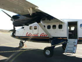 写真１：モロカイ島に到着

したTwinOtter